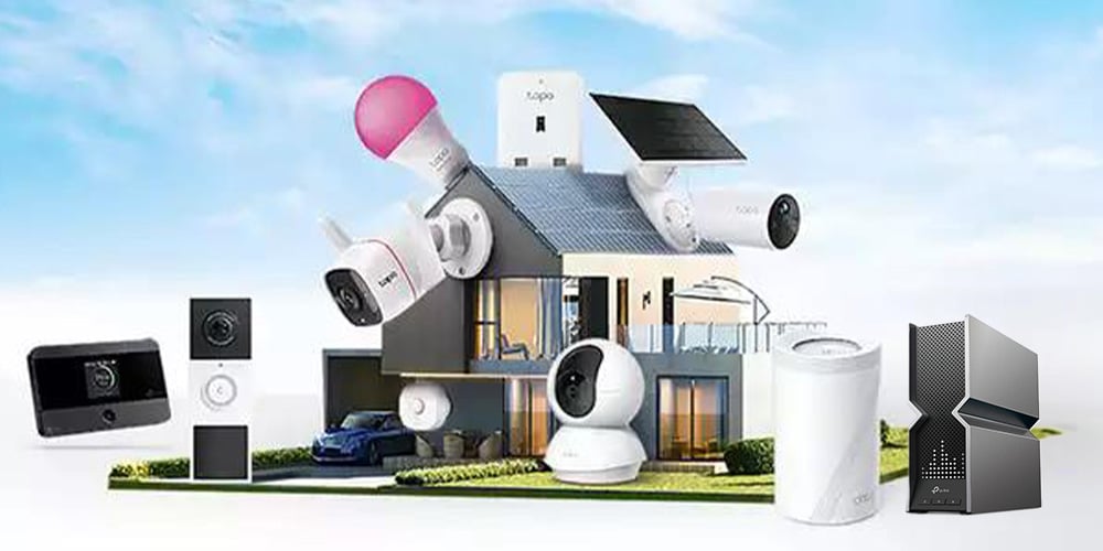 Smart home with various Tapo devices, including cameras, sensors, lights, and a Wi‑Fi router surrounding the house.